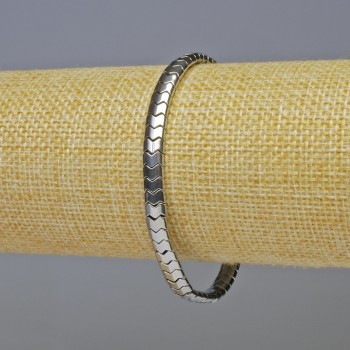 Náramek z hematitu – hadí vzor, zig-zagový vlnitý design, barva stříbrná, průměr 5×4×3 mm, délka 18 cm, elastický