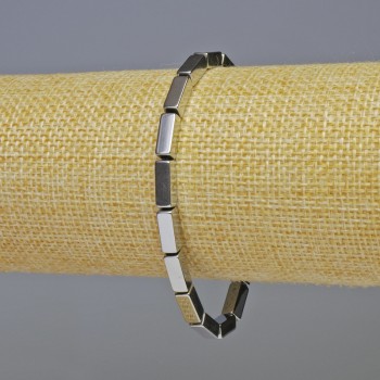 Náramek z hematitu obdélníkového tvaru, barva stříbrná, rozměr 10×4 mm, délka 18 cm, elastický