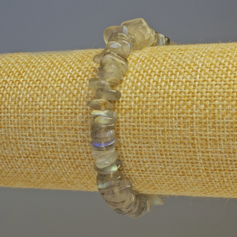 Náramek z labradoritu – kousky přírodního kamene, průměr 8×2 mm, délka 18 cm (elastický)