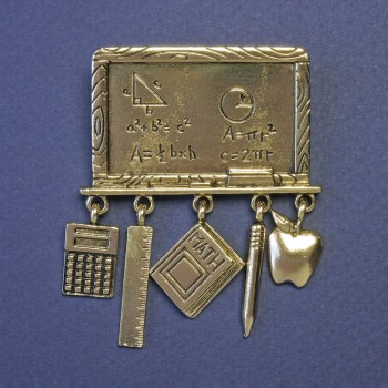 Brož Matematická tabule s přívěsky 60×45 mm ± zlatý kov