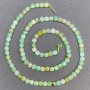 Korálky chrysoprasu na niti, fasetované kostky, průměr 4 mm, délka 39 cm