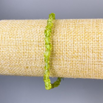 Náramek z nerafinovaného chryzolitového kamene, průměr 5×5 mm ±, délka 18 cm ± na elastické šňůře