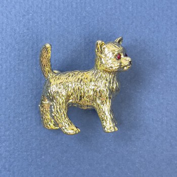 Brož Kočka s červenými štrasovými kamínky a zlatistým kovem, 27×28 mm+