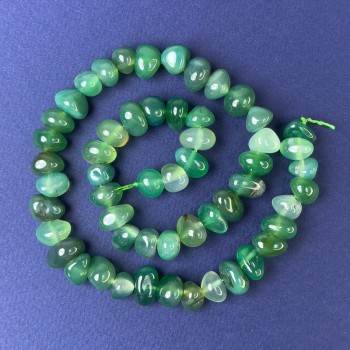 Korálky ze zeleného achátu, facetované 10×7 mm ±, na niti, délka 40 cm
