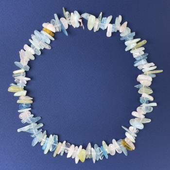 Morganit korálky – čipové jehličkové 11–20×3–5 mm na niti, délka 39 cm