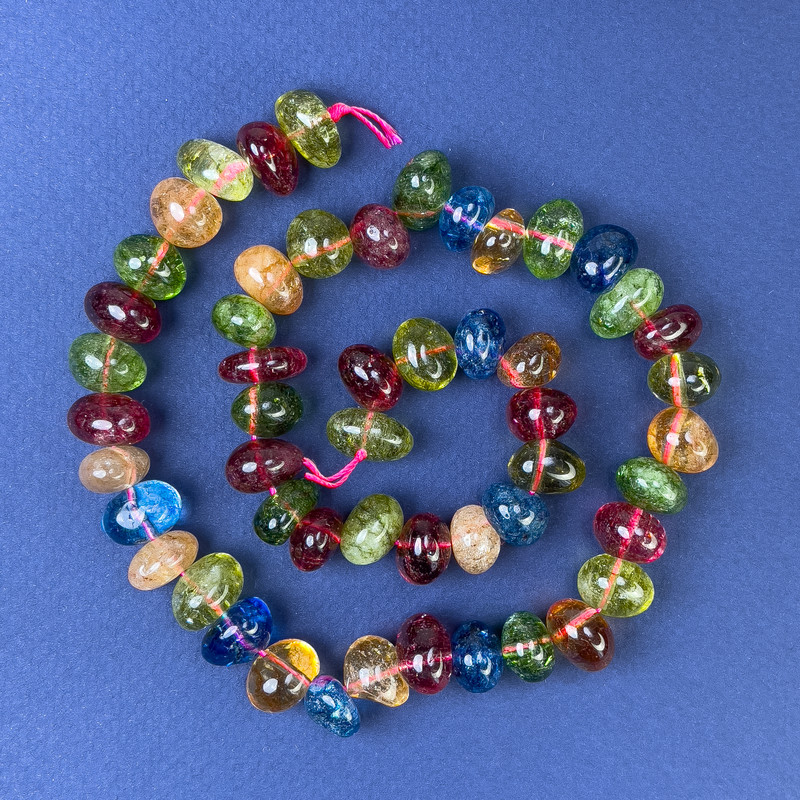 Korálky mix minerálů broušené 12×8–10 mm ± na niti, délka 40 cm+