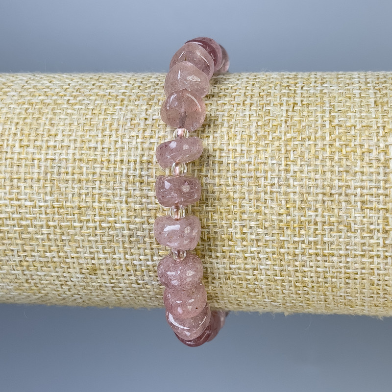 Náramek jahodový křemen facetovaný, průměr 9×4–6 mm, s rokajlem, délka 18 cm, elastický