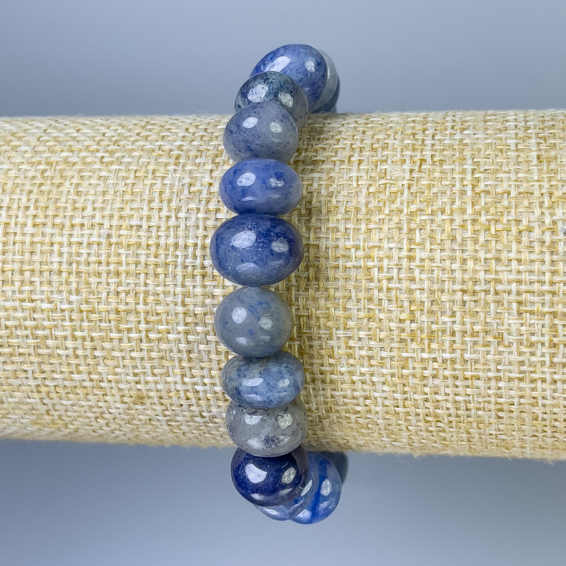 Náramek z modrého aventurínu, brusované korálky, průměr 10–12×7–10 mm, délka 18 cm, elastický