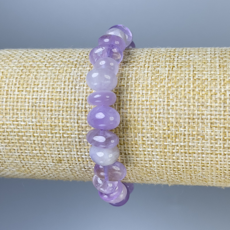 Náramek z ametystu, facetované korálky 9–12 × 6–8 mm, délka 18 cm, elastický