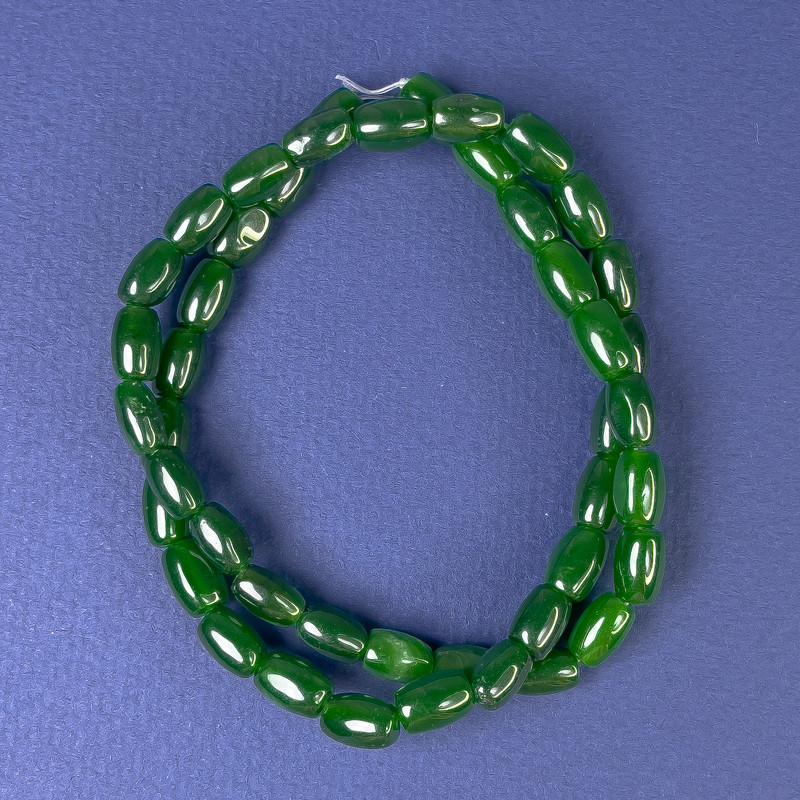 Barilkové korálky chrysoprasu, průměr 8×6 mm ±, délka 37 cm ±, na niti