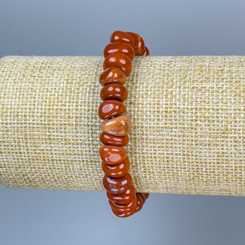 Náramek z červeného jaspisu, brusované korálky, průměr 8–10×6–8 mm ±, délka 18 cm ± elastický