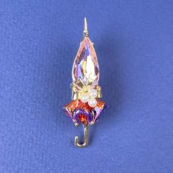 Brož ve tvaru deštníku s růžovým krystalem a perličkami, 46×16 mm, zlatistý kov