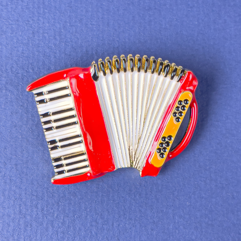 Brož Harmonika červená, bílá a černá smalt na zlatém kovu 42×31 mm+