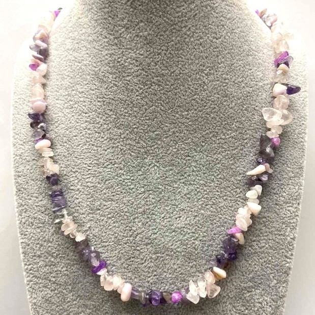 Náhrdelník mix drobných kamenů, průměr 8×3 mm, délka cca 50 cm, s karabinkou