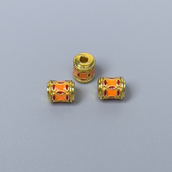 Korálek Cloisonné cylindrický, oranžovo‑červený smalt, průměr 5×6 mm, otvor cca 1,5 mm, zlatá barva kovu, 1 ks
