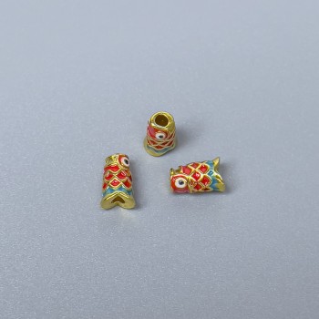 Kovový korálek Cloisonné cylindrického tvaru s motivem rybky, červená a zelená, smalt, průměr 4×7 mm, otvor 1,5 mm, zlatavý kov, 1 ks
