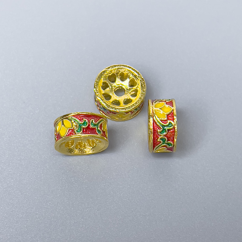 Korálka Cloisonné rondel červeno-žluto-zelená smalt, průměr 10×5 mm, otvor 2 mm, zlatá barva kovu, 1 ks
