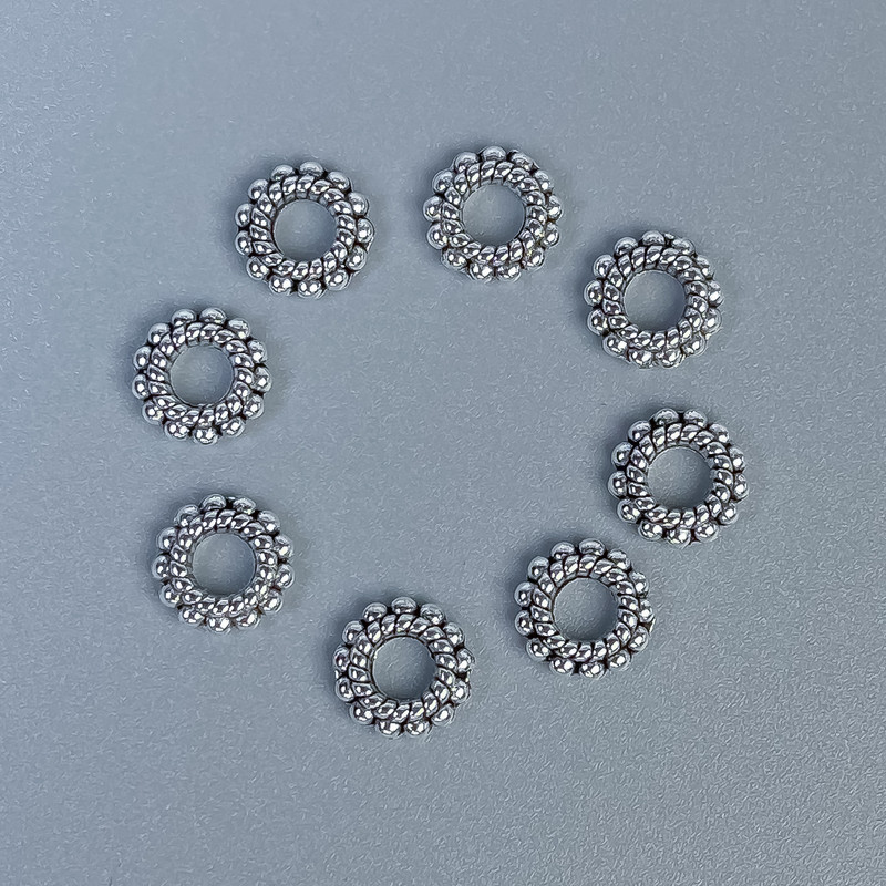 Korálková vložka – barva kovu stříbrná, průměr 8×2 mm, otvor cca 3,5 mm, balení 20 g (cca 61 ks)