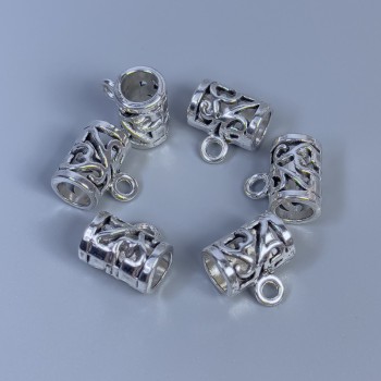 Poutka pro šperky, barva kovu stříbrná, rozměry 11×8×11 mm ± otvory 5 mm a 2 mm ±, balení 14 ks