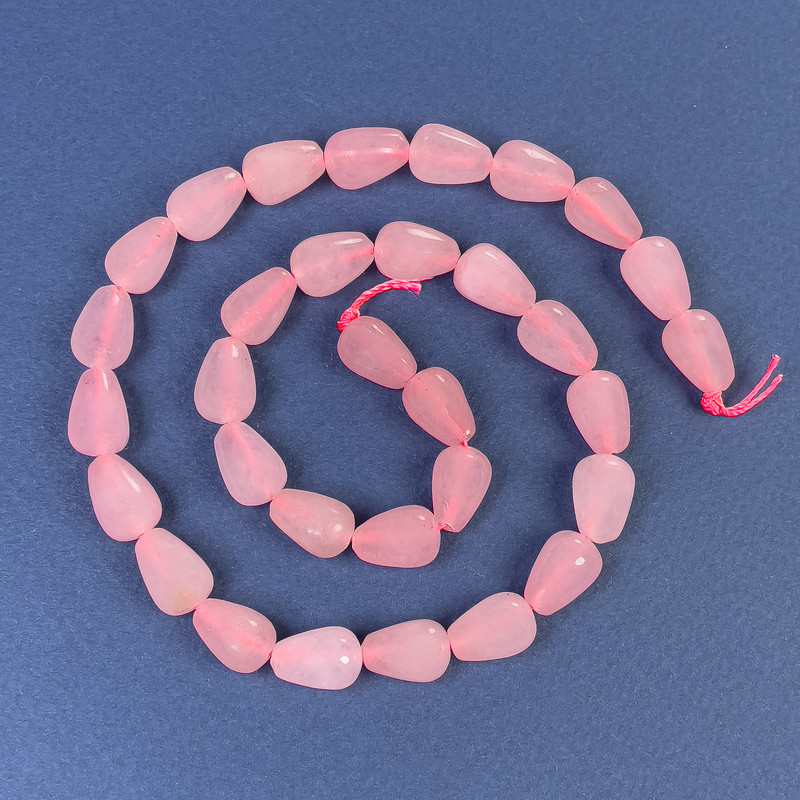 Korálky růžového křemene kapka 12×8 mm ± na niti, délka 38 cm+
