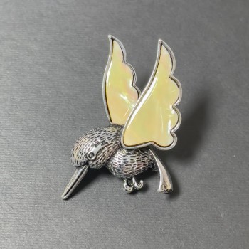 Брошка-кулон Перламутр Колібрі сріблястий метал 48х30мм+