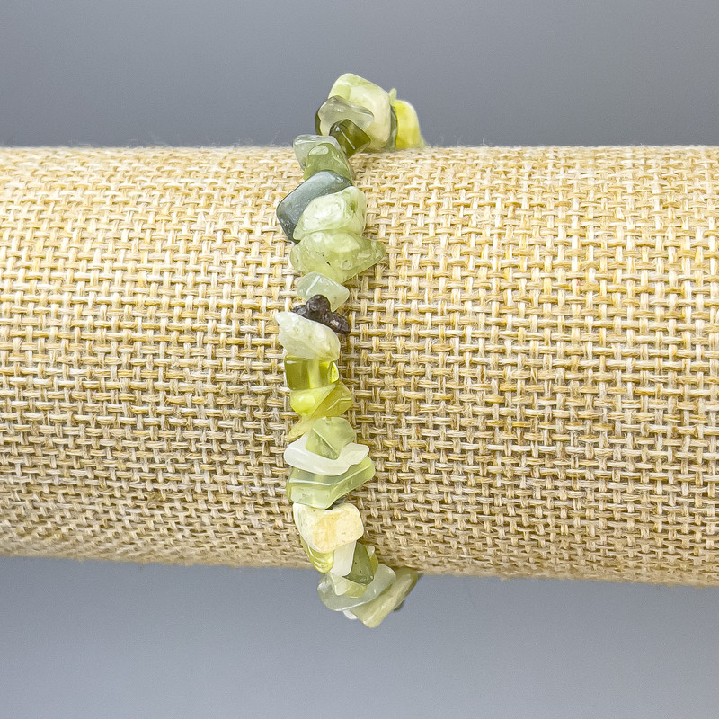 Náramek z drobných fragmentů onyxu, průměr 7–10×3 mm, délka 18 cm ±, elastický