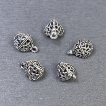 Přívěšek trojúhelníkového tvaru, barva kovu stříbrná, průměr 8×11 mm, balení 5 ks