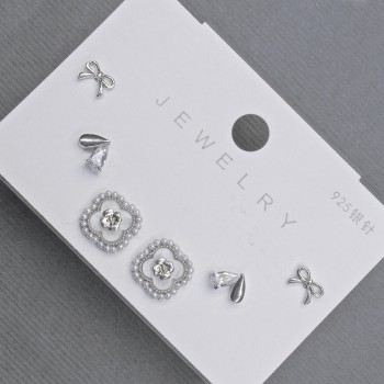 Сережки Пусети сріблястий метал білі стрази конюшина 10мм+