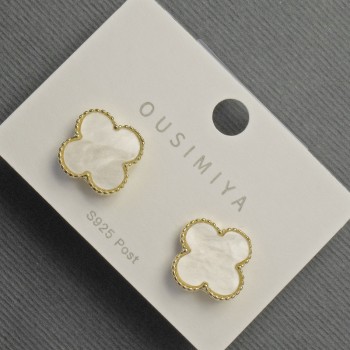 Náušnice puzety Jetel 14 mm ± perleťová barva, zlatý kov