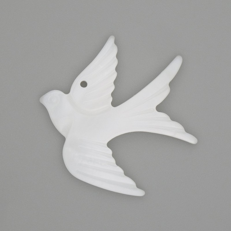 Přívěšek Vlaštovka z přírodní bílé perleti 25×27×3 mm+