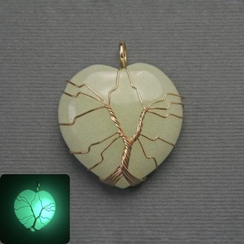 Přívěsek Srdce z onyxu, který svítí ve tmě, v zlatém opletu, průměr 30×30 mm ±, délka 37 mm ±