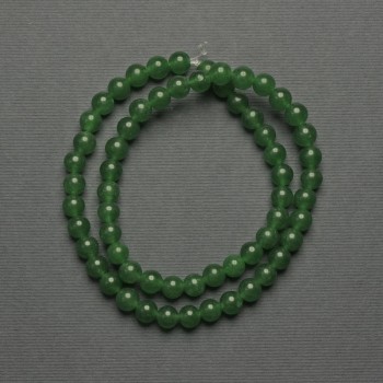 Korálky chrysoprasu – hladké kuličky, průměr 6 mm ±, na niti, délka 38 cm