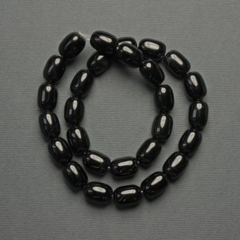 Korálky z achátu ve tvaru barilu, průměr 14×10 mm ±, na niti, délka 39 cm +