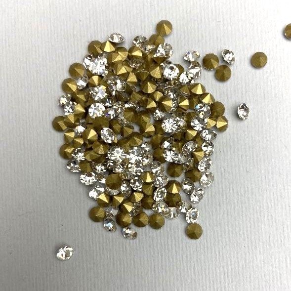 Štrasové kamínky, barva bílá, průměr 3,7 mm (±), balení 10 g (±)