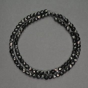 Korálky z přírodního kamene, Černý turmalín, drobné brusované kostky, průměr 4 mm ±, délka 38 cm ±