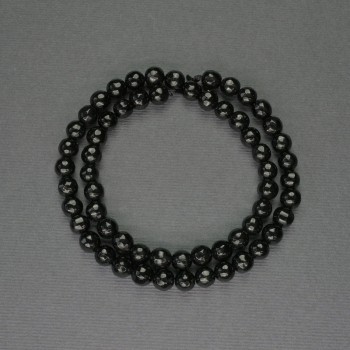 Brusované korálky z achátu – kuličky, průměr cca 6 mm, na niti, délka cca 37 cm