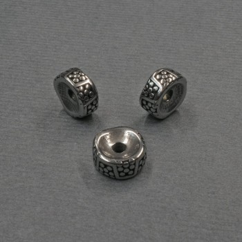 Stříbrná korálková vložka, barva kovu stříbrná, průměr 8×4 mm, otvor 2 mm