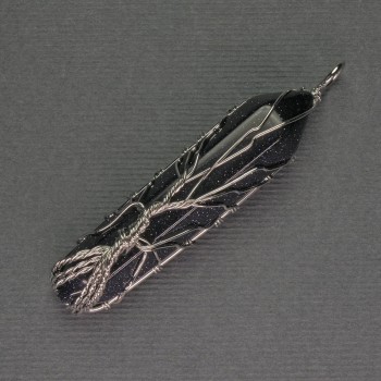 Přívěsek aventurín Noc Káhiry – šestiúhelníkový krystal, 12×50×57 mm ± se stříbrným opletem