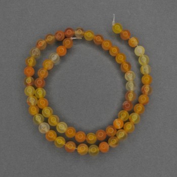 Korálky z oranžového achátu – hladké kuličky, průměr cca 6 mm, navlečené na vlascu, délka 38 cm