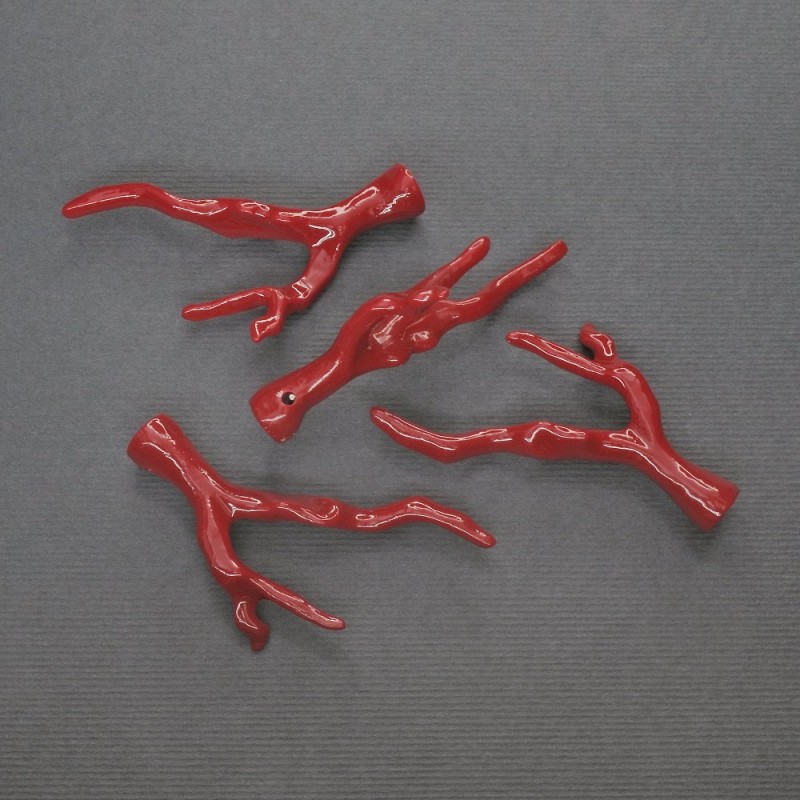 Přívěšek korálu (umělý) – větvička, průměr 50×25 mm ± s otvorem
