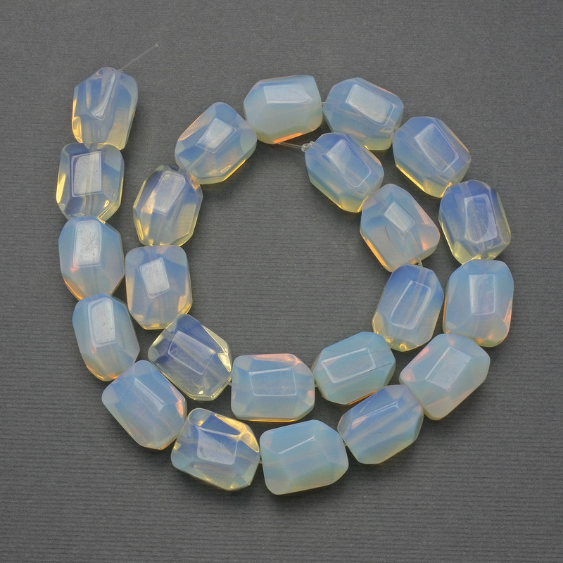 Korálky z měsíčního kamene, přírodní kámen, multifacetované, průměr 16×13 mm, na šňůrce, délka 38 cm+