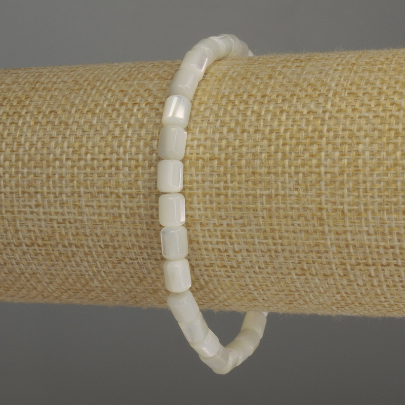 Náramek z perleťových cylindrů, průměr 6×5 mm, délka 18 cm, pružný