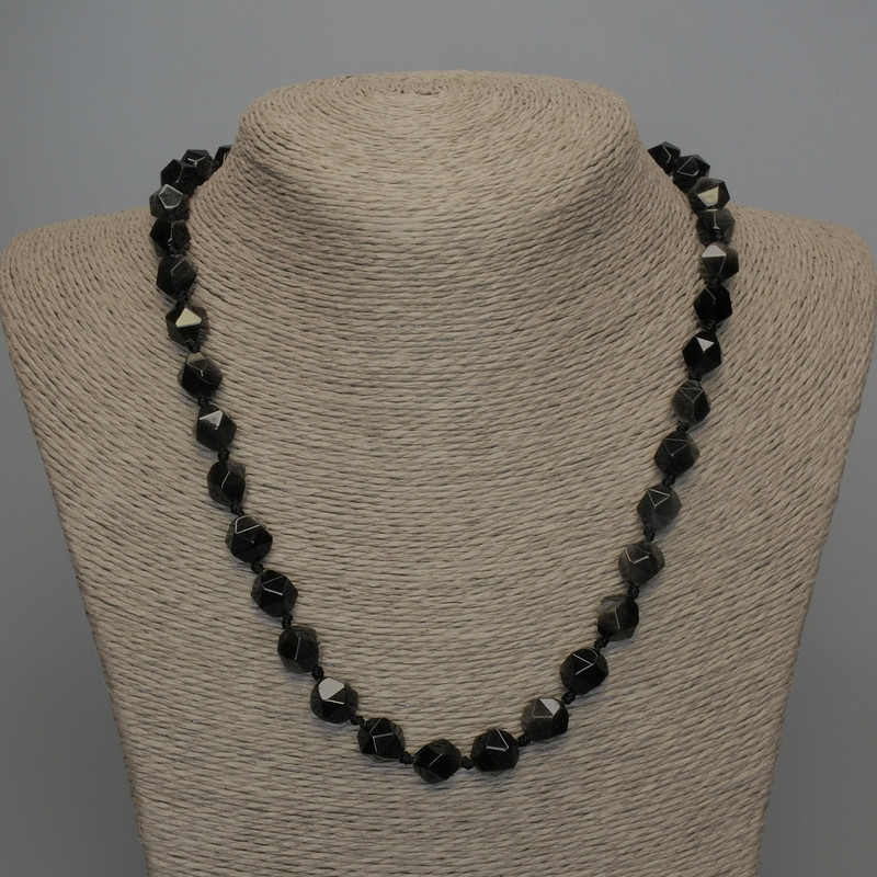 Náhrdelník ze stříbřitého obsidiánu, vícefacetové korálky, průměr 10×9 mm ±, délka 50 cm