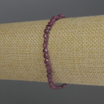 Náramek z rubínu s broušenými mincemi, průměr 4 × 2,5 mm, délka 18 cm, elastická šňůrka