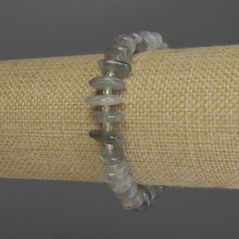 Náramek z labradoritu – drobné úlomky, průměr 10–14×3 mm ±, korálky 3 mm ±, délka 18 cm, elastický