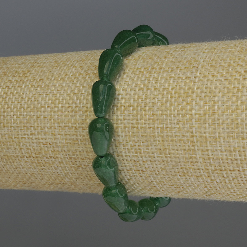 Náramek z chrysoprazu, kapkovitý tvar, rozměry kapky 12×8 mm, délka 18 cm, elastický