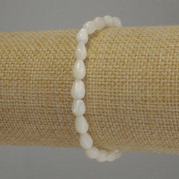 Náramek z perleti kapkovitého tvaru, průměr 8×5 mm, délka 18 cm, elastický