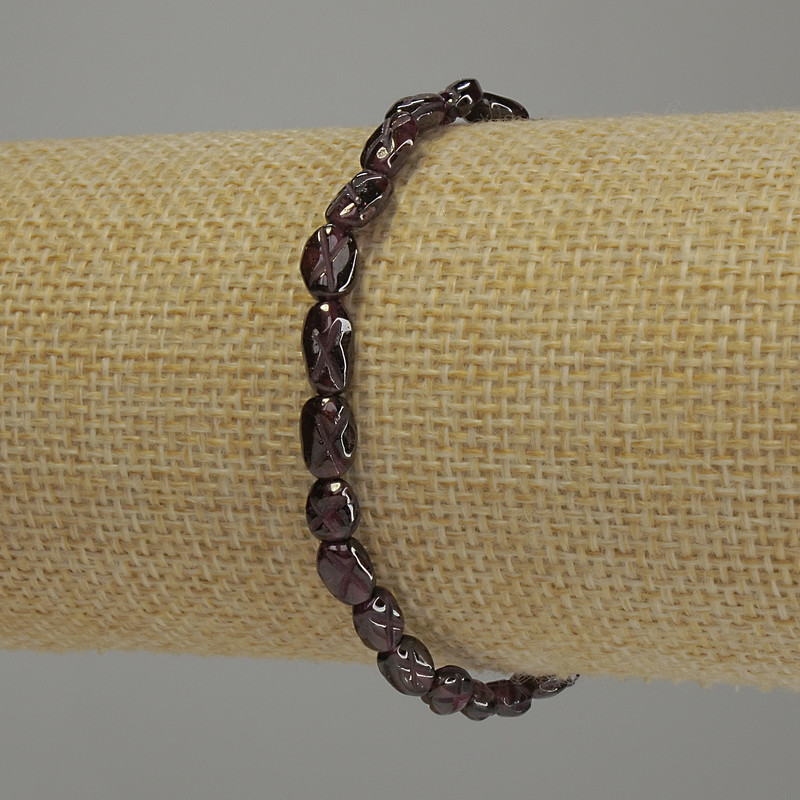 Náramek z granátu – broušené korálky, průměr 6–8×5 mm, délka 18 cm, elastický
