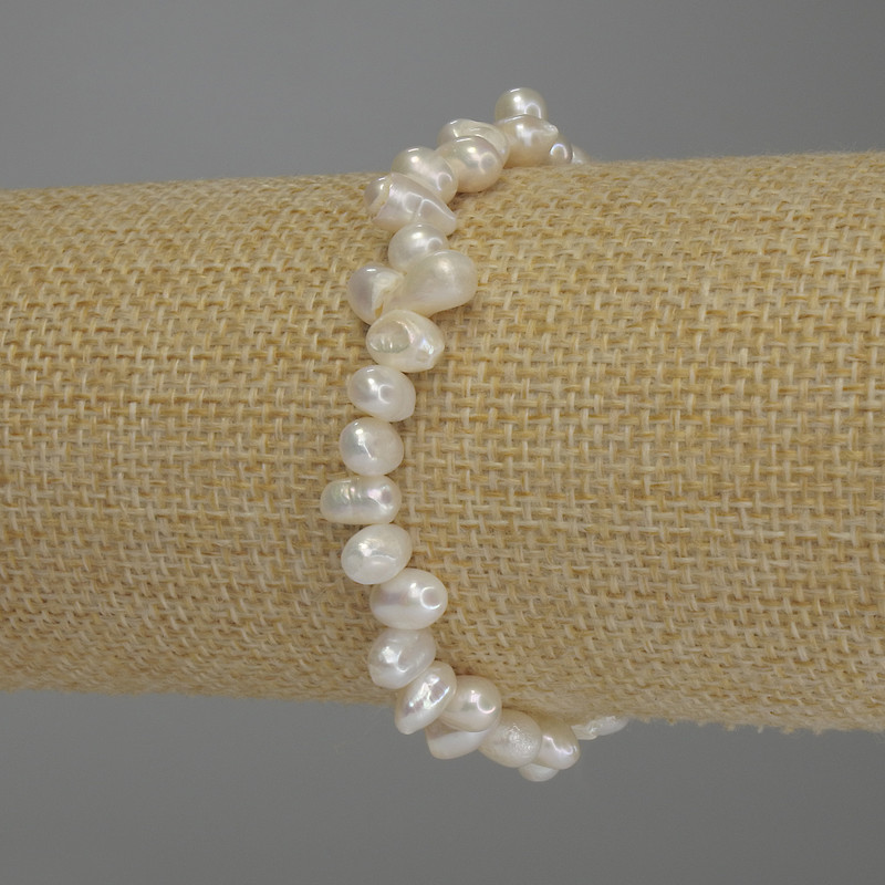 Náramek z říčních perel, oválné perly, průměr 6–8×5 mm, délka 18 cm (elastický)
