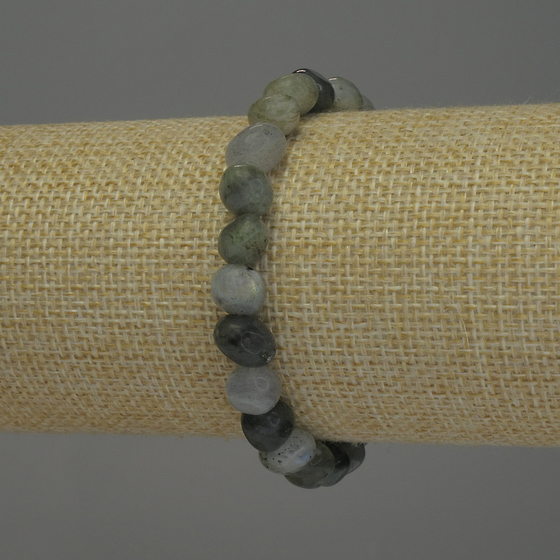 Náramek z labradoritu, facetované korálky o průměru 8 × 8 mm, délka 18 cm, elastický